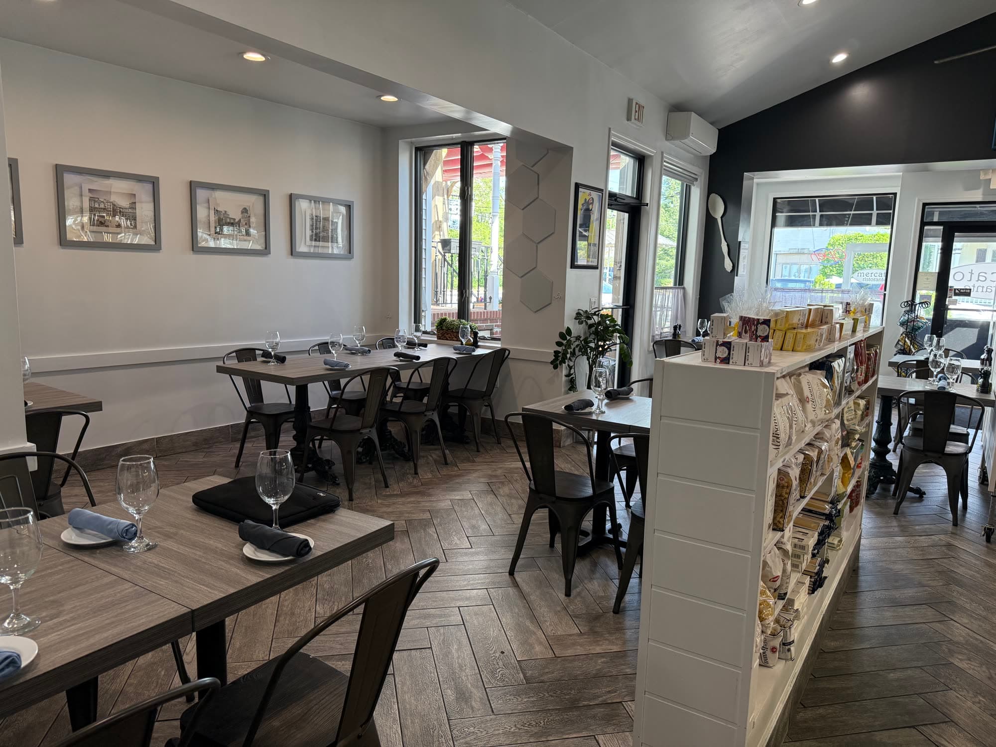 Mercato dining room with market display